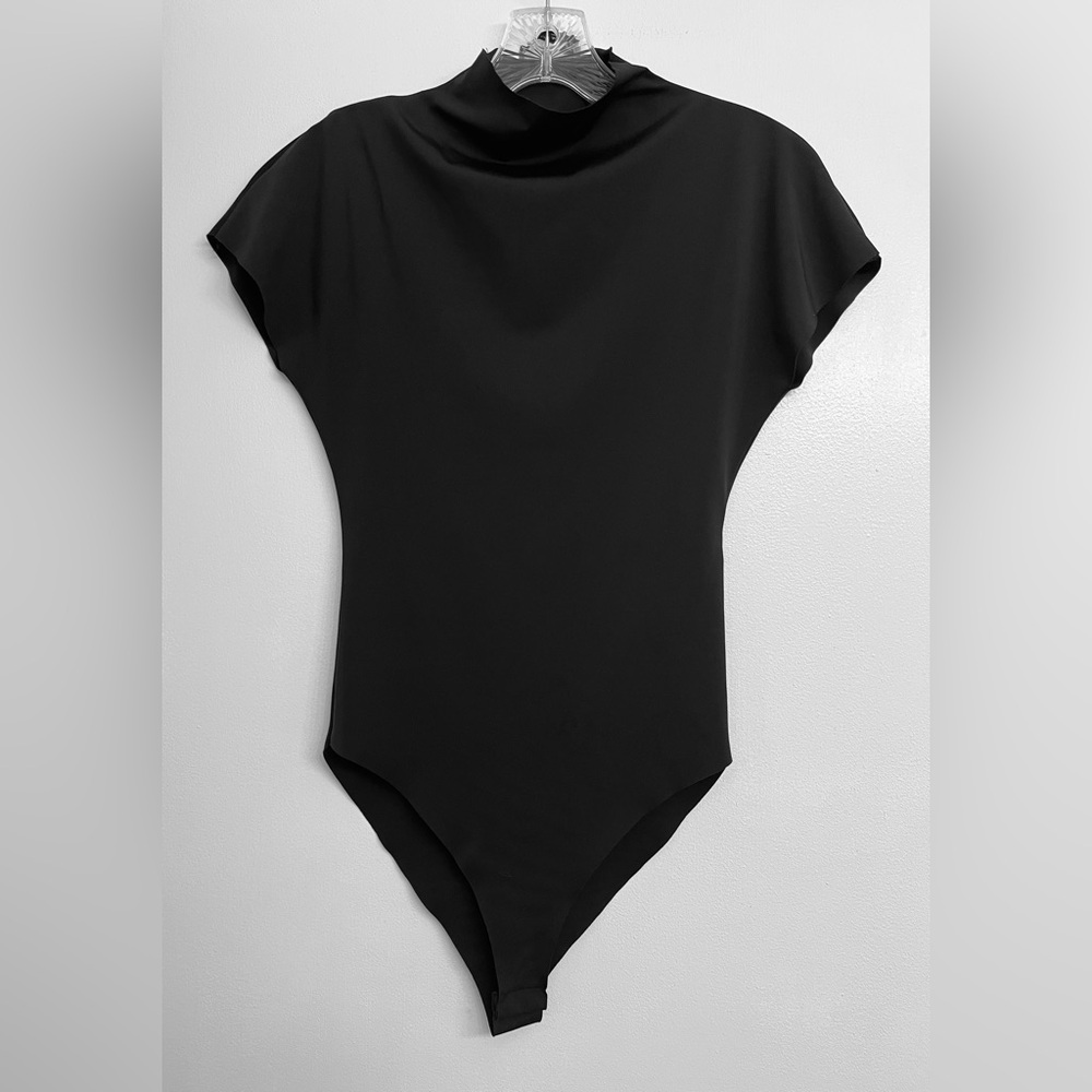 BASIC HIGH NECK BODYSUIT Size M. New without tags.